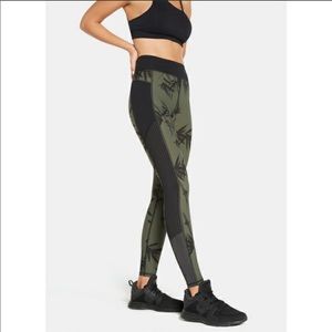Sweat Betty Zero Gravity Run Leggings in Bamboo M